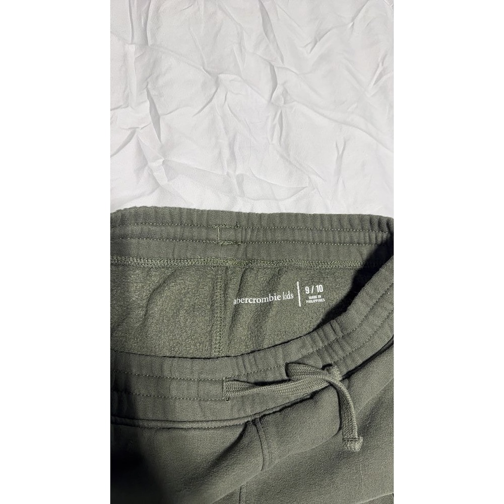 Abercrombie Kids Olive Green Jogger Sweatpants Size 9/10 Unisex Graphic Cotton